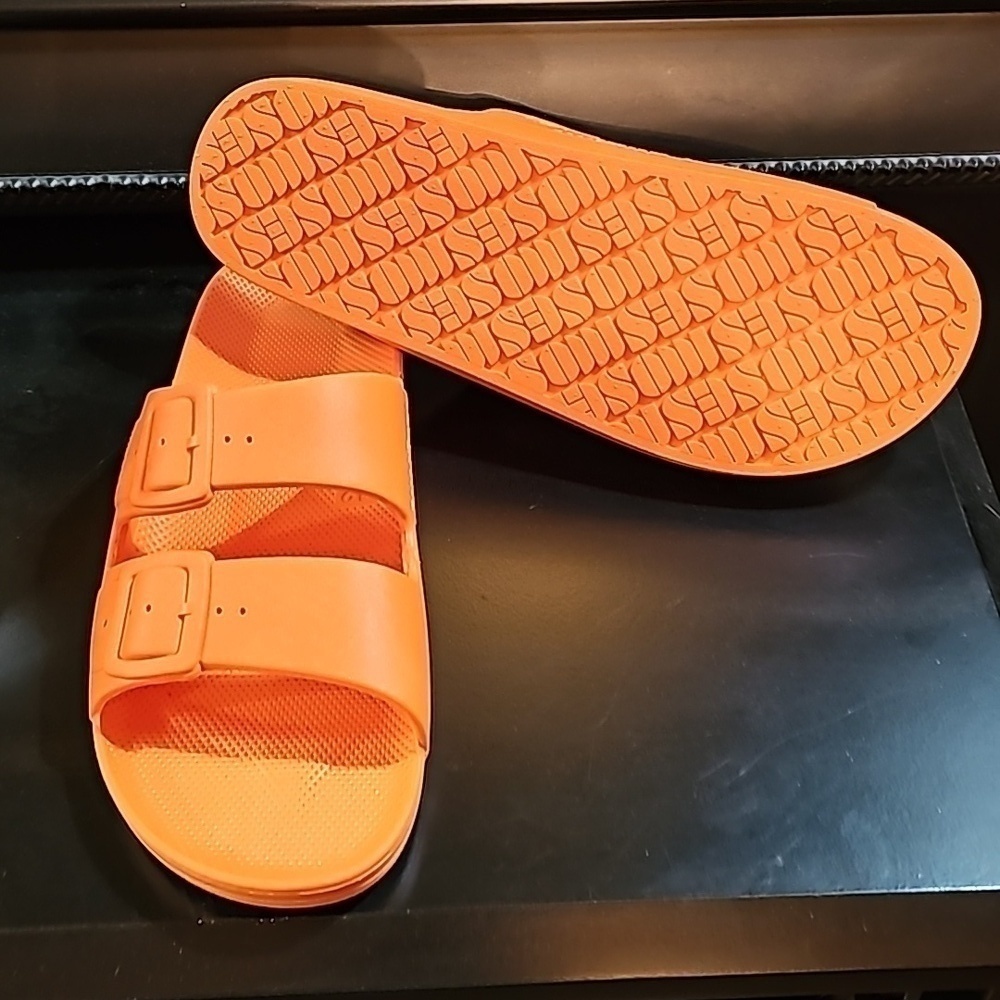 NWT Freedom Moses size 42/43 slides - Picture 2 of 3